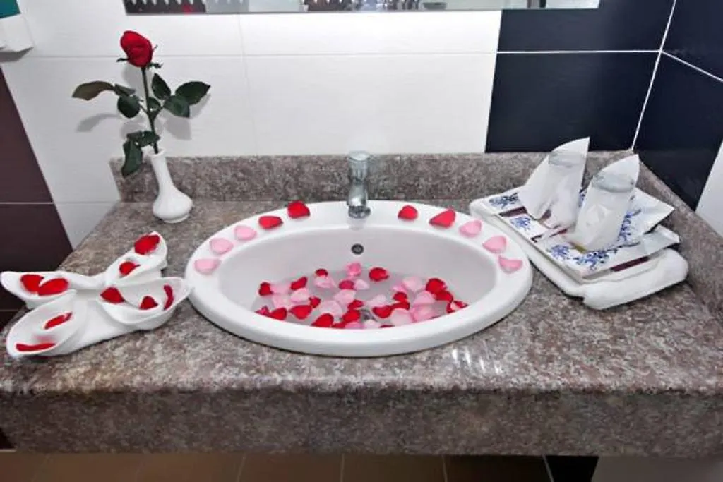 Diamond Crown Hotel Yangon